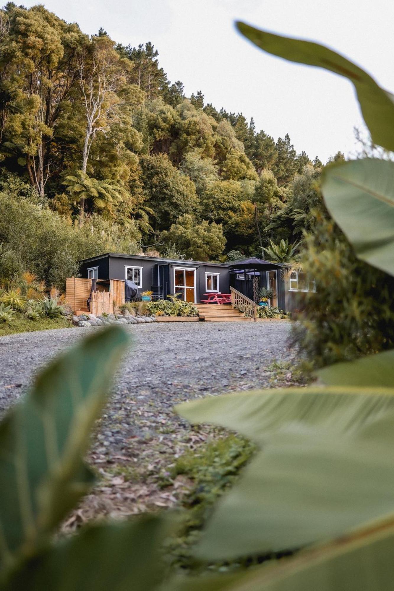 Kaitake Kabana - Unique, Off-Grid, Studio Retreat Oakura Exterior photo
