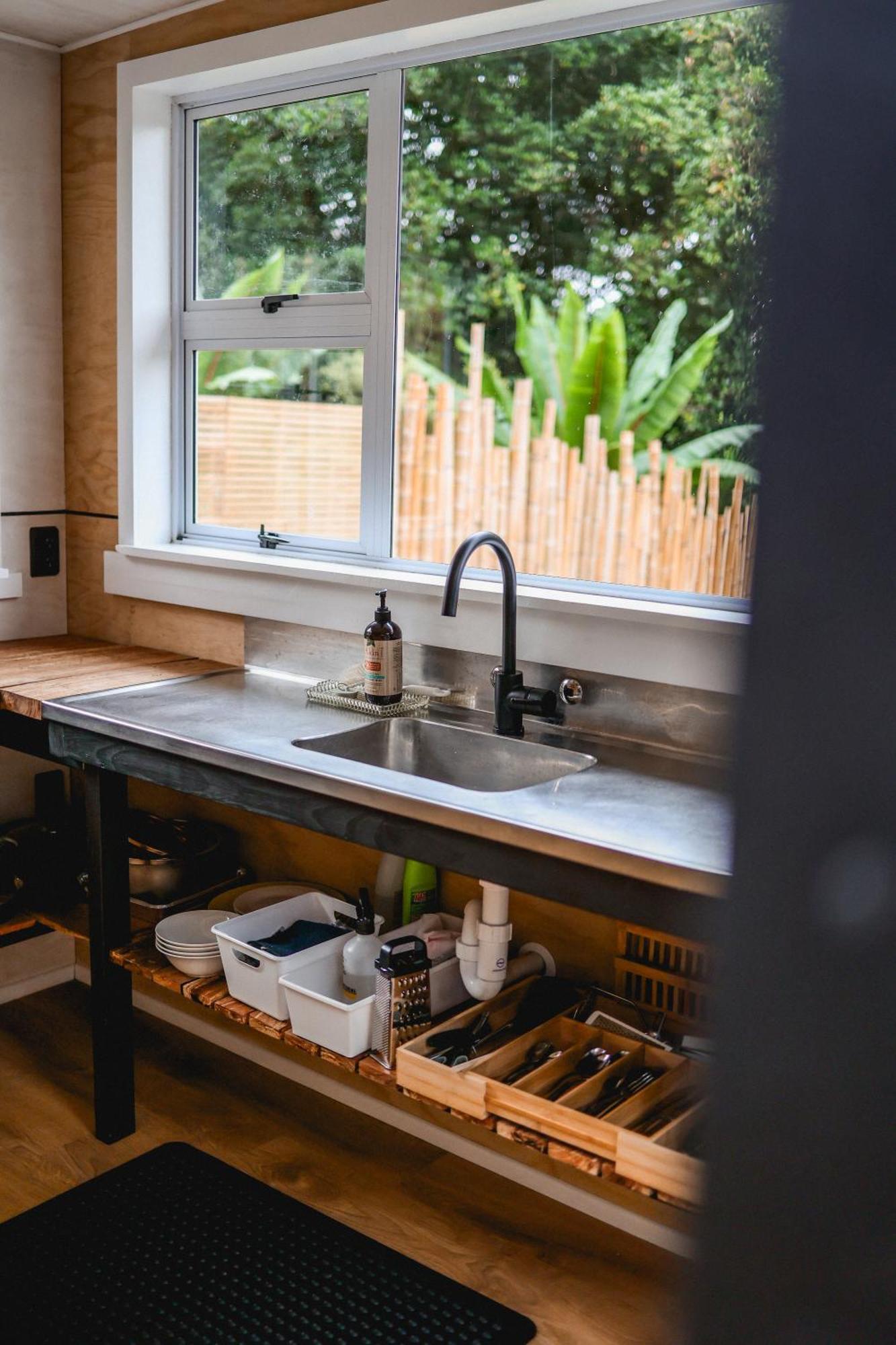 Kaitake Kabana - Unique, Off-Grid, Studio Retreat Oakura Exterior photo