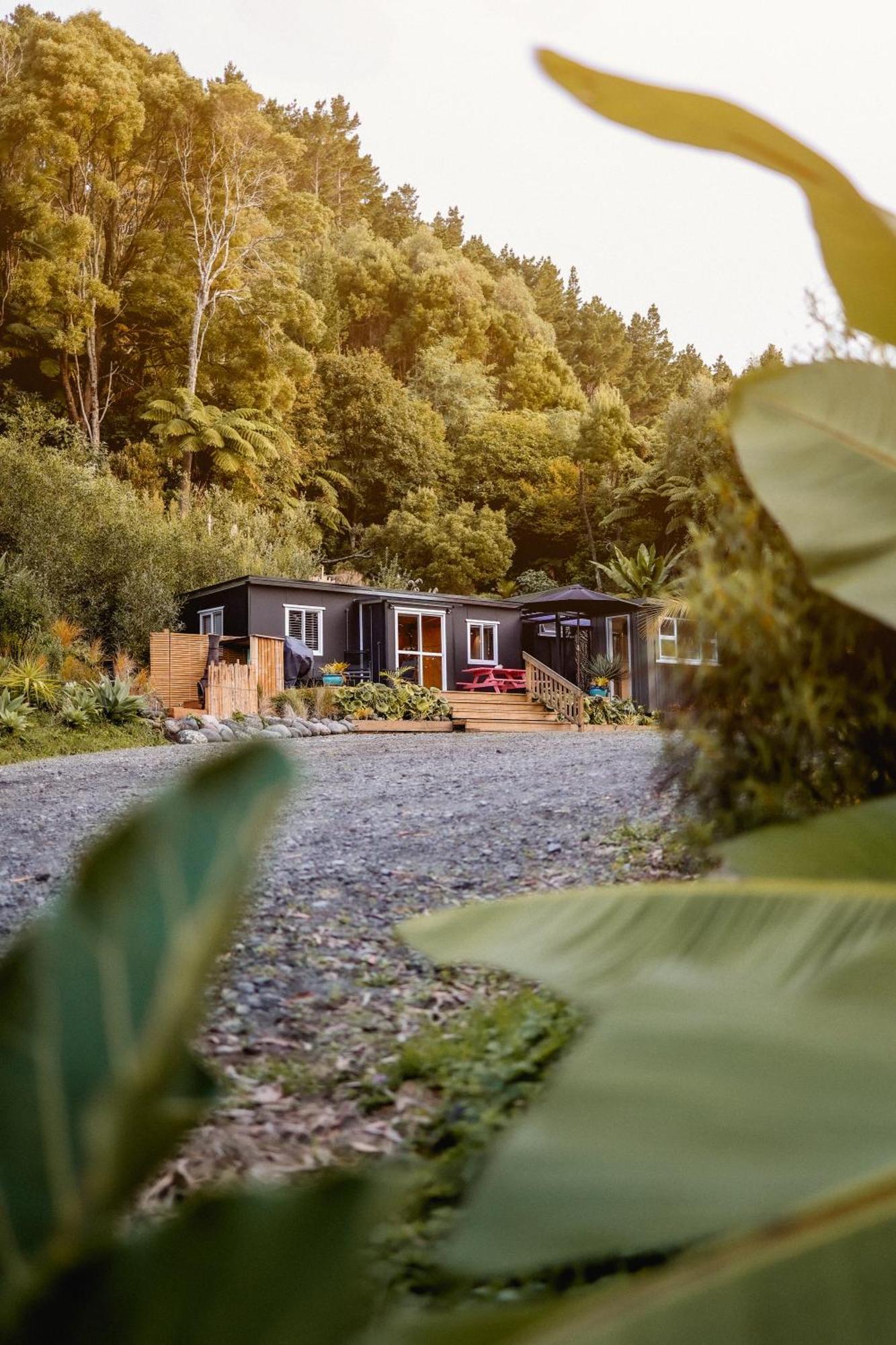 Kaitake Kabana - Unique, Off-Grid, Studio Retreat Oakura Exterior photo